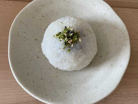 白ごまと黒ごまの茶もち